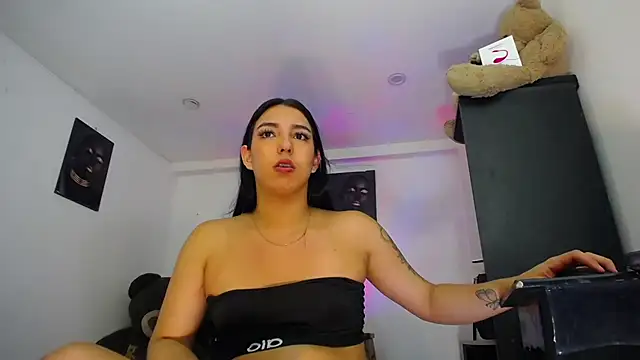 juliana_gxxx live cam on StripChat