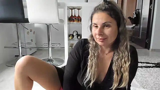 sweetemy4u live cam on StripChat