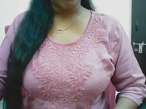 LovingPihu live cam on StripChat