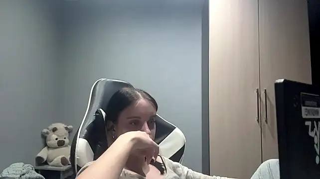 Hisaky live cam on StripChat