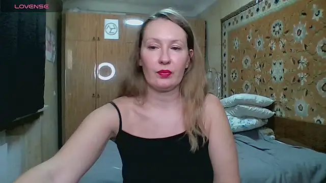 AnnaXLovers live cam on StripChat