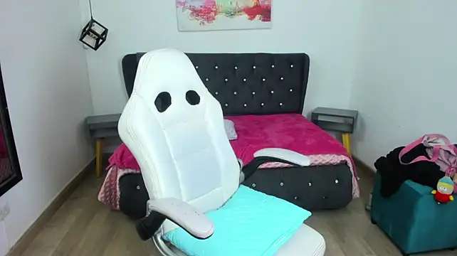 Issaa_Tyler live cam on StripChat