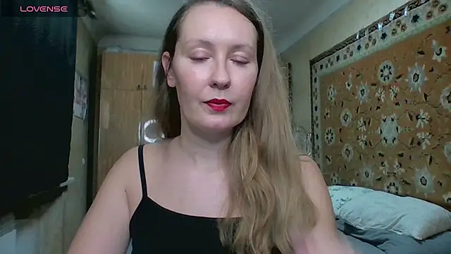 AnnaXLovers live cam on StripChat