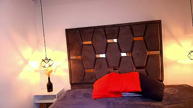 Sara_Naugty
