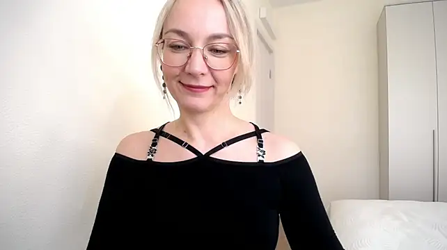 Ava_Elior