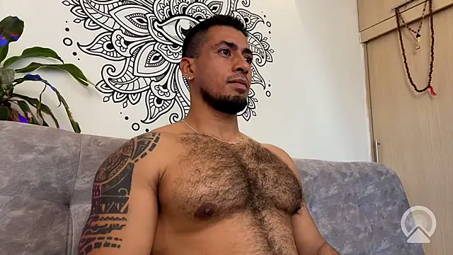 aaroncolombia live cam
