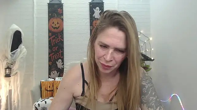 TessaDaybreak live cam on StripChat