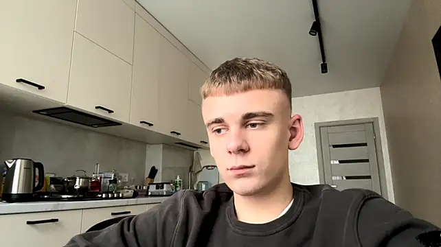 SoloFury live cam on StripChat