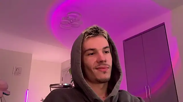 Jeremy1Scott live cam on StripChat