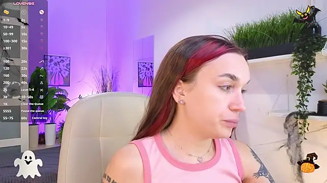 darksolar (F young) - Pinch nipples under top