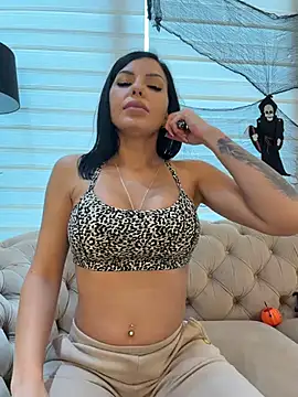ReynaMorel live cam on StripChat