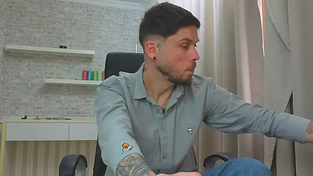 JonahShaw live sex cam