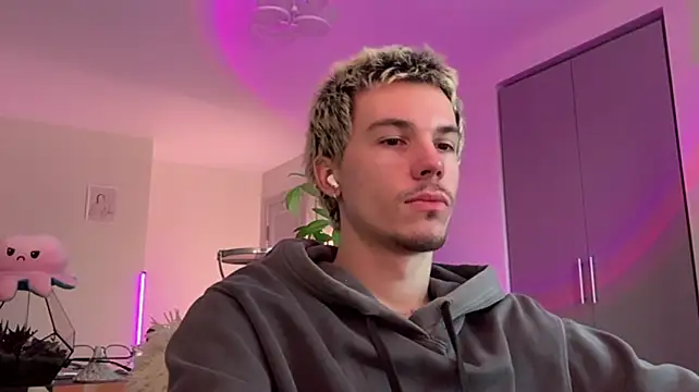 Jeremy1Scott on Stripchat