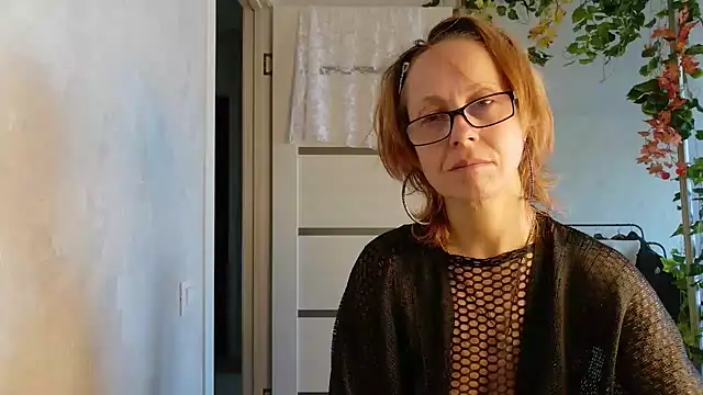 LioraWeiss live cam on StripChat