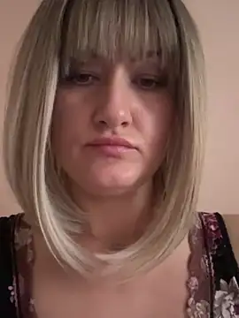 LunaFoxs live cam on StripChat