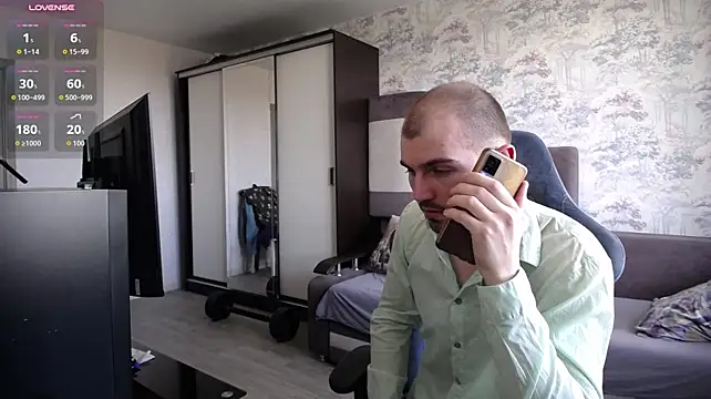 SerzhKorol1 live cam on StripChat