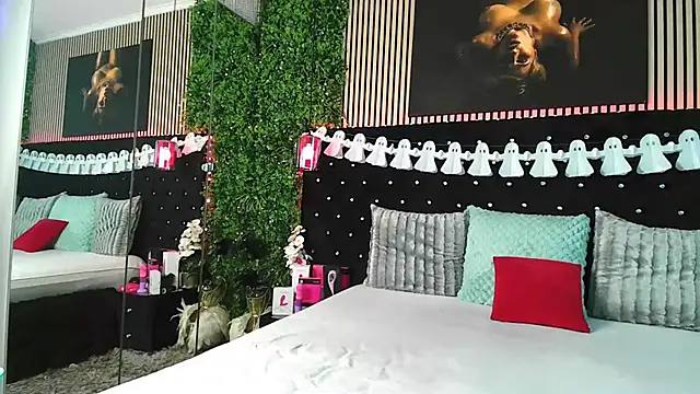 InannaStar live cam on StripChat