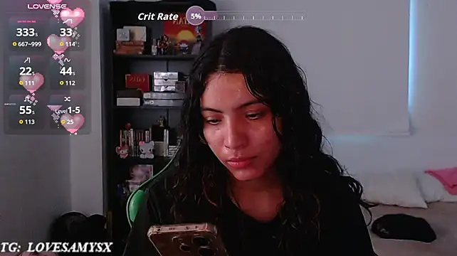 Lovelyamyy live cam on StripChat
