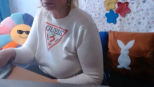 QueenLana live cam on StripChat