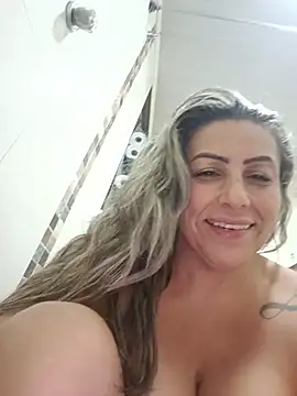 maynor_1998 live cam on StripChat
