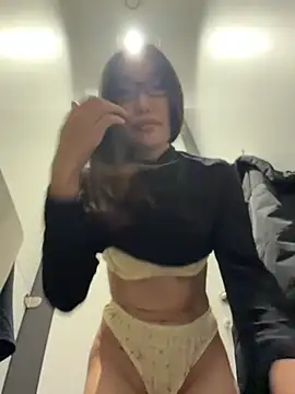 trytomakememoam live cam on StripChat