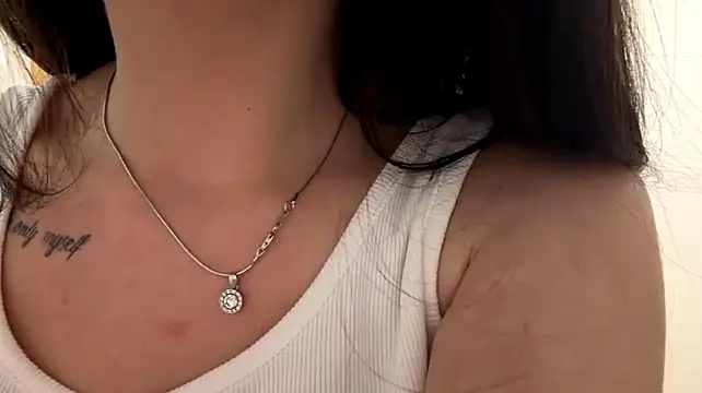 LivianDivorce live cam on StripChat