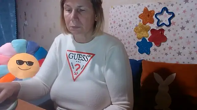 QueenLana live cam on StripChat