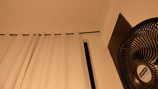 MaxLeons live cam