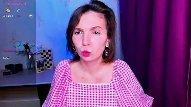 KindHazelHere_ live cam on StripChat