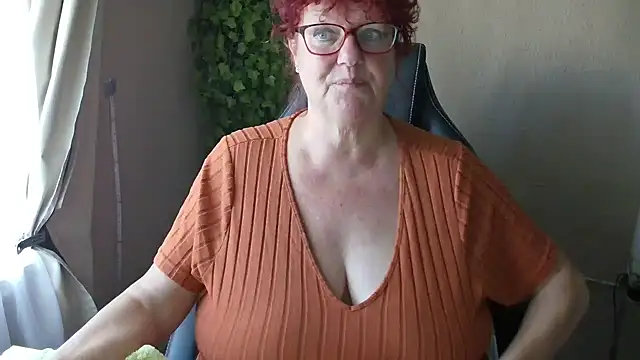 GrandJo69 live cam on StripChat