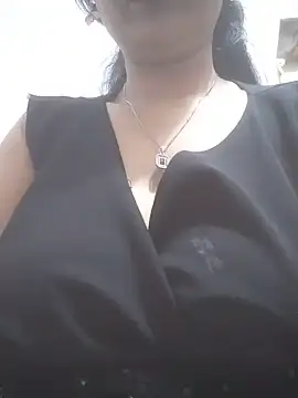 Milkeymommy live cam on StripChat