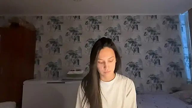 MarinaTuray live cam on StripChat