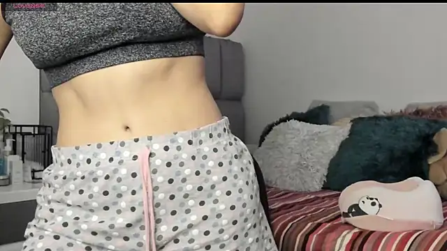 Charlotte7-7 live cam on StripChat