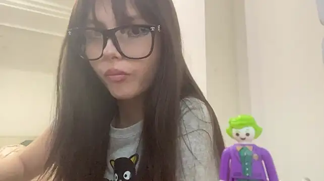 luellaserpas (F teen) - Hello