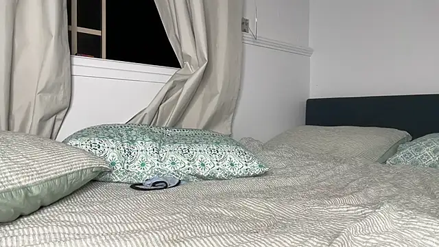 oliviasmith2 live cam