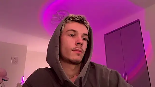 Jeremy1Scott live cam on StripChat