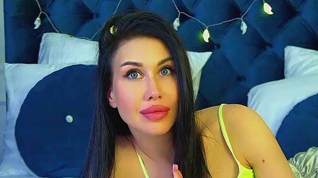 KaylaMouss live cam on StripChat