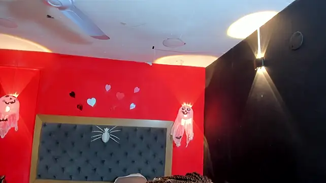 YayaHilton live cam on StripChat