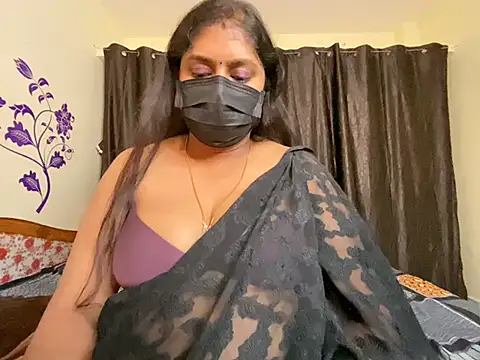 UR_Chocogirl live cam on StripChat