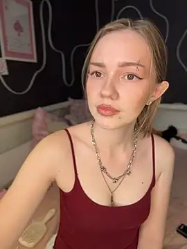 MilaMoone live cam on StripChat