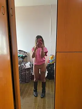 thegirlofthemirror (F young) - Spazzola in culo