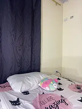 Mia_Laureent