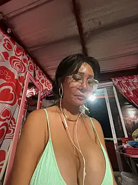 sweetieme live cam on StripChat