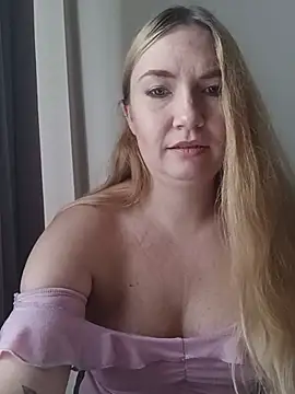 KisaVixen live cam on StripChat