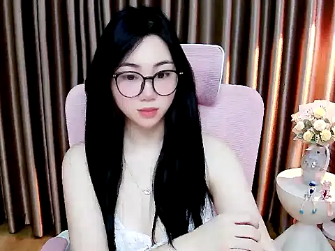 Helen_202 live cam on StripChat