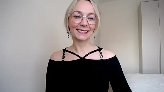 Ava_Elior