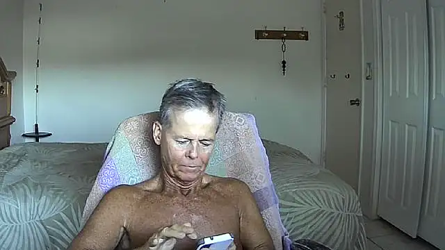 nakeedcowboi65