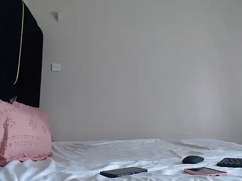 shadows_sweet live cam on StripChat