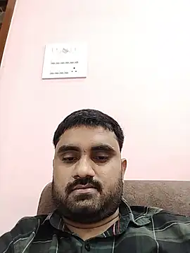 loyalboy_0052 live cam on StripChat