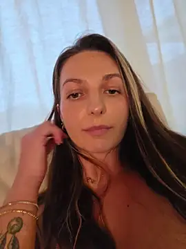 ellaxxstar live cam